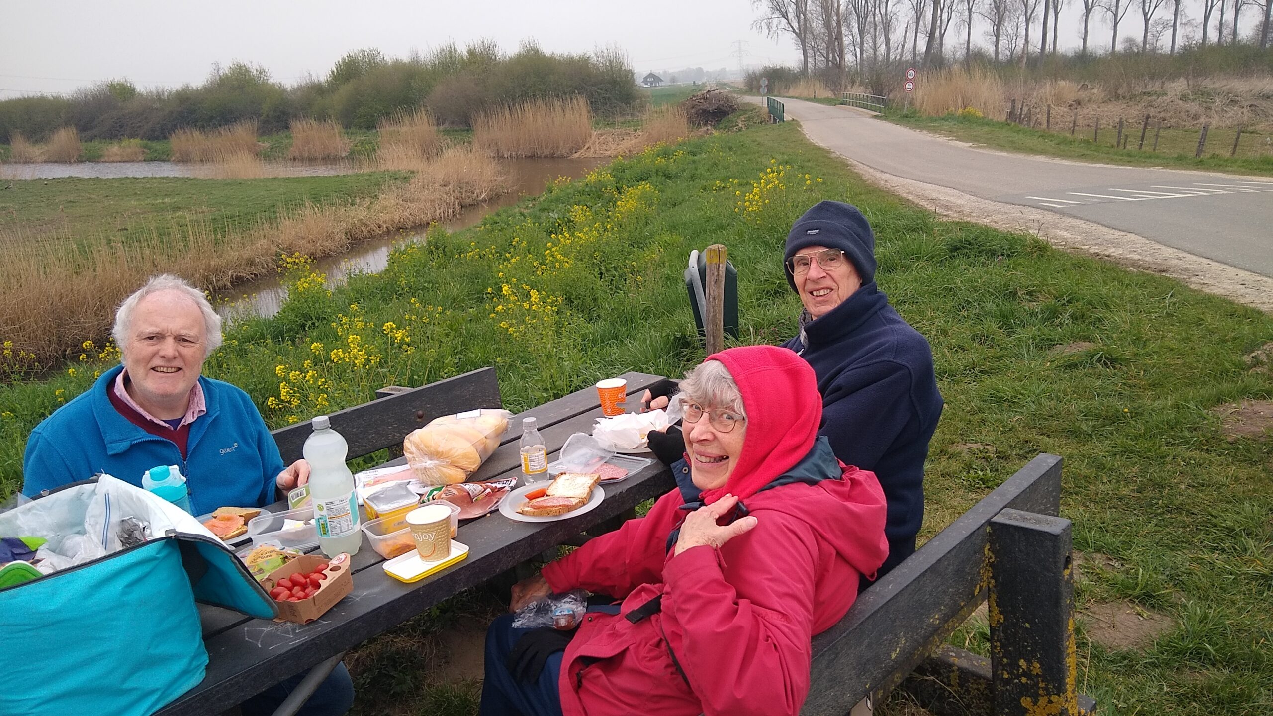 Hank de Hang chilly picnic!