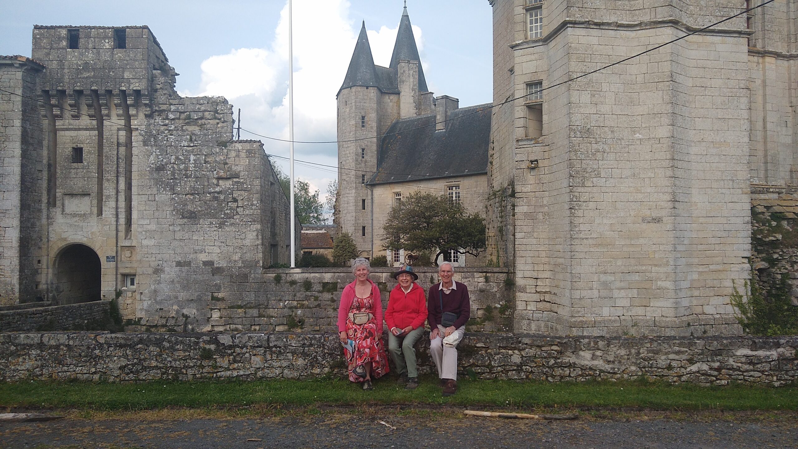 Cherveux plan d’eau and chateau